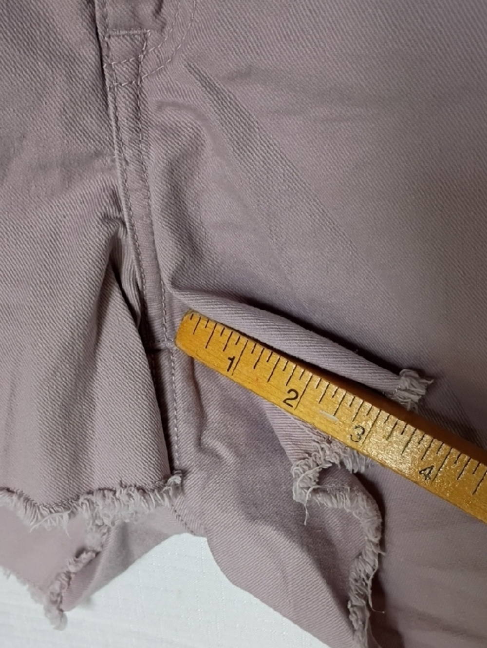Torrid Women's mauve frayed hem denim cut off shorts Size 14 - Picture 6 of 8